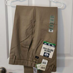 Dockers Signature Iron Free Khakis, Straight Fit 33x32 (New with Tags)